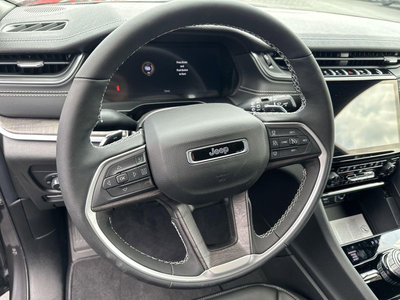 New 2025 Jeep Grand Cherokee L Limited 4x4Image 22