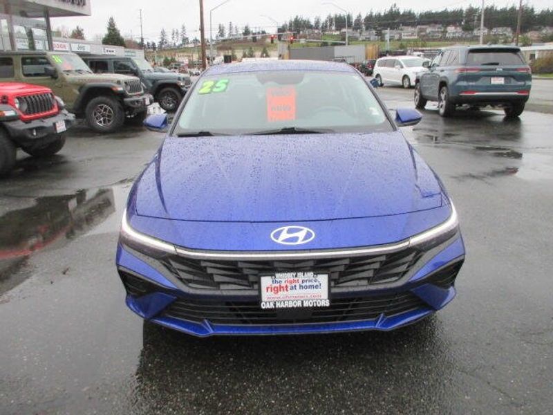 Used 2025 Hyundai Elantra SEL ConvenienceImage 3