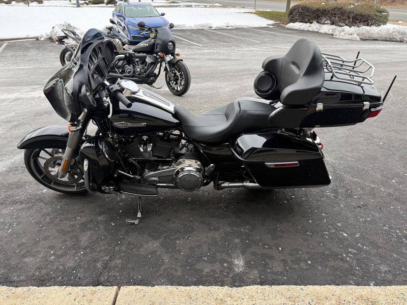 2021 Harley-Davidson FLHX &sol; Street GlideImage 2