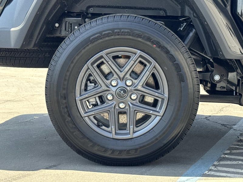 New 2026 Jeep Gladiator Sport S 4x4