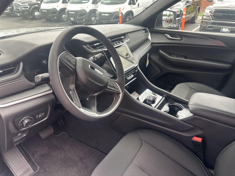 New 2025 Jeep Grand Cherokee L Laredo X 4x4Image 20