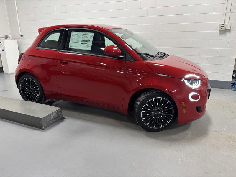 2024 Fiat 500e Inspi(red)Image 7