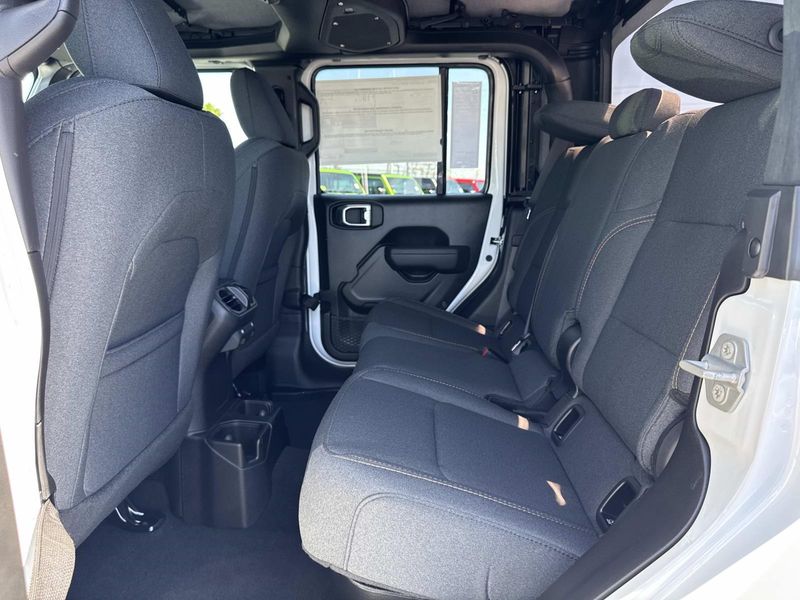 New 2026 Jeep Gladiator Sport S 4x4