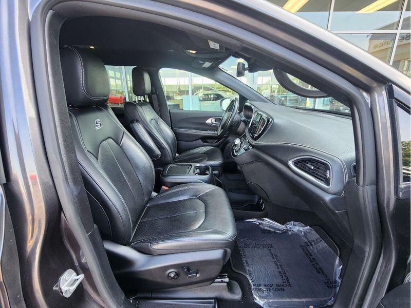 Used 2021 Chrysler Pacifica Touring L S