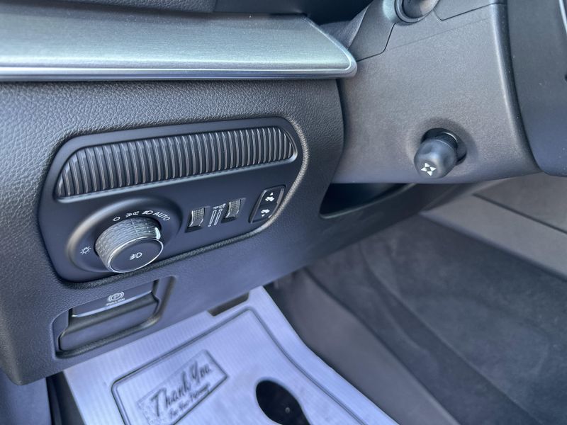 2023 Jeep Wagoneer Series CarbideImage 24