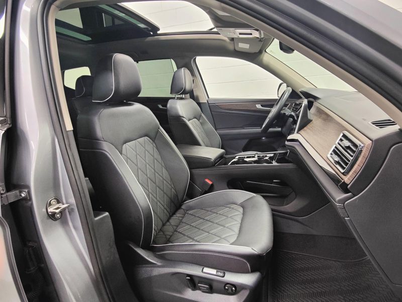 Used 2025 Volkswagen Atlas SEL Premium AWD R-Line w/Sunroof/NavImage 6