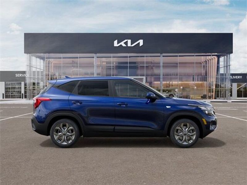 2025 Kia Seltos LXImage 7