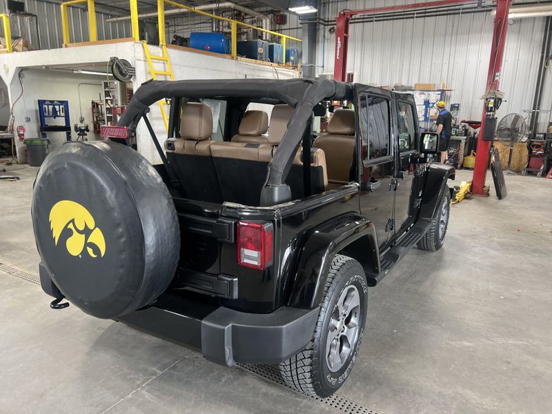Used 2016 Jeep Wrangler Unlimited SaharaImage 38