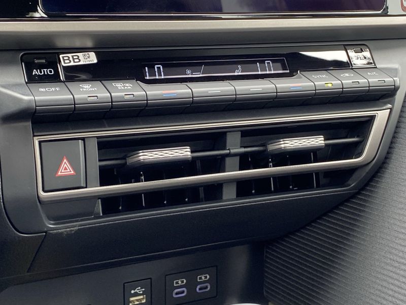 New 2025 Toyota Camry SEImage 17