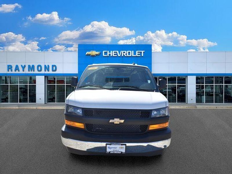New 2025 Chevrolet Express 3500 Work VanImage 9