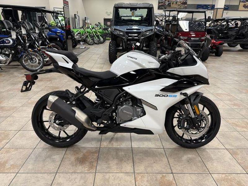 New 2025 CFMOTO 300SS Image 17
