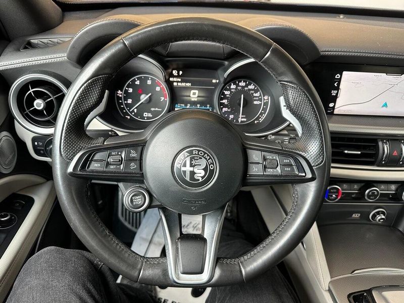 2021 Alfa Romeo Stelvio Ti SportImage 2
