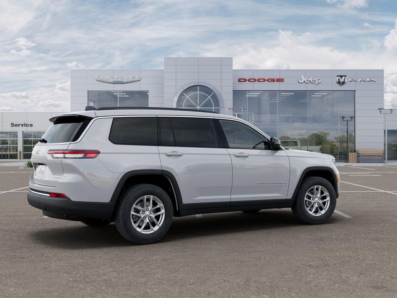New 2025 Jeep Grand Cherokee L Laredo 4x4Image 18