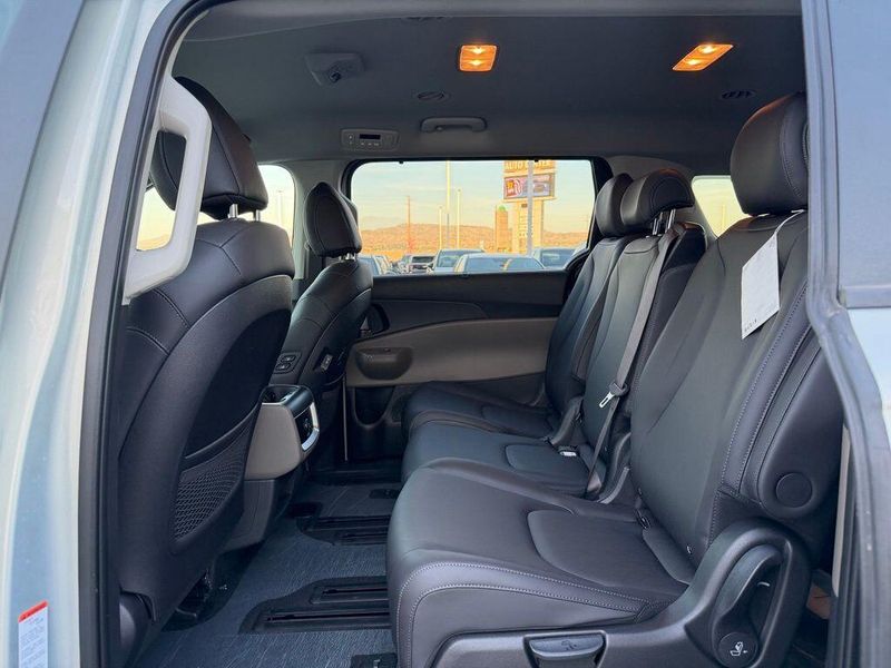 New 2026 Kia Carnival Hybrid EXImage 14