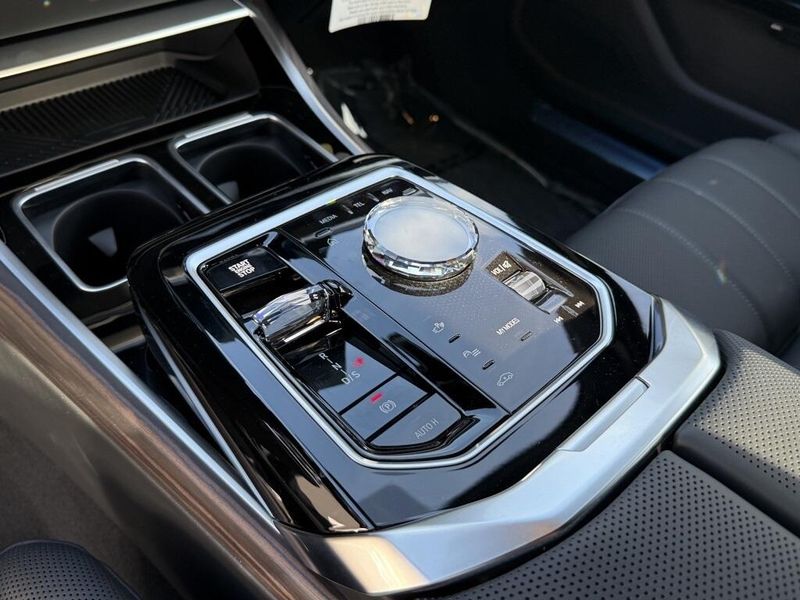 2025 BMW 7 Series 760i xDriveImage 25