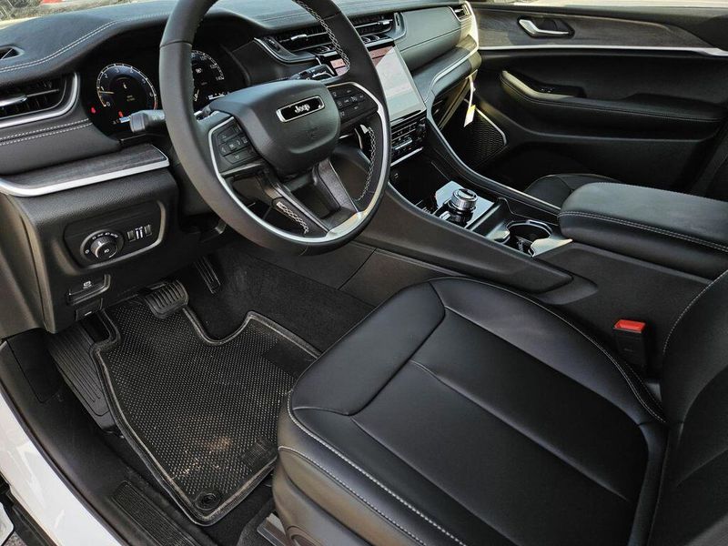 2025 Jeep Grand Cherokee L Limited 4x4Image 21