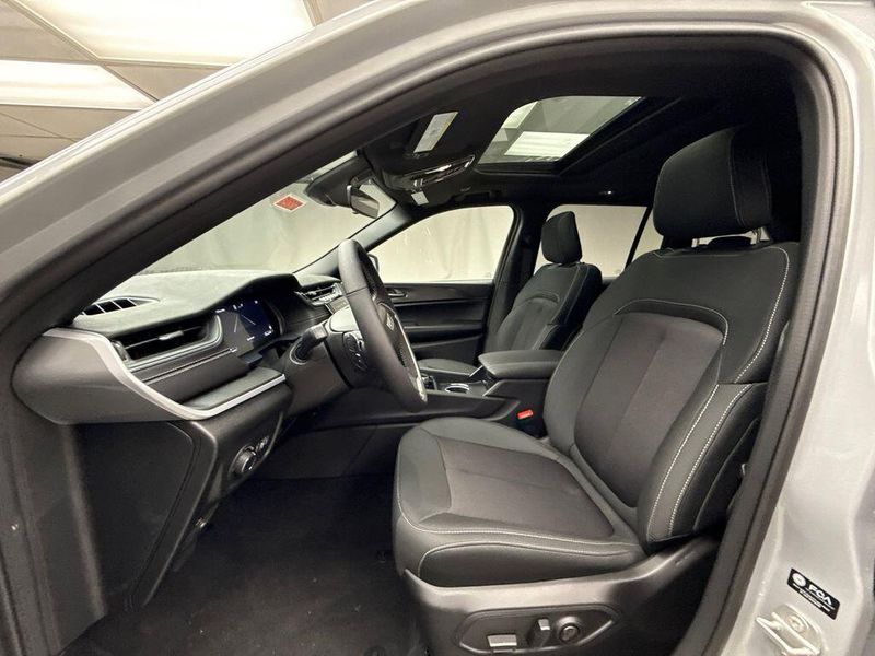 New 2025 Jeep Grand Cherokee Laredo X 4x4Image 7