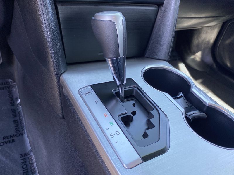2012 Toyota Camry SEImage 24