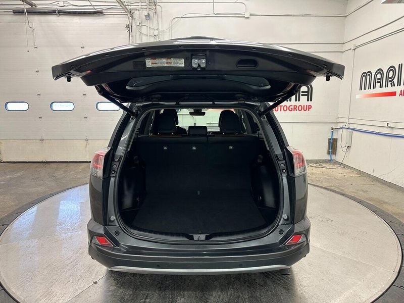 2018 Toyota RAV4 LimitedImage 17