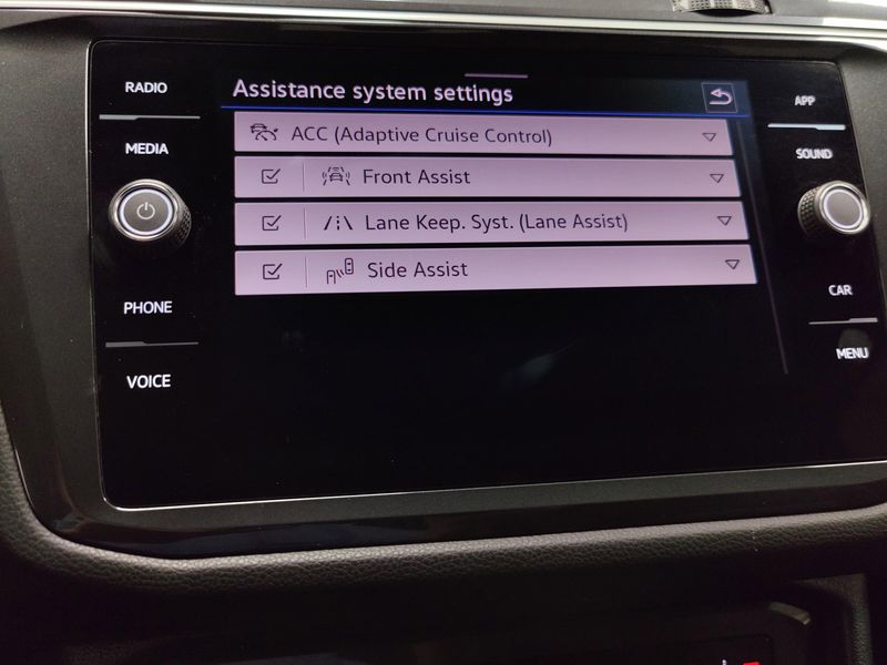 2024 Volkswagen Tiguan SE w/3rd Row SeatImage 5