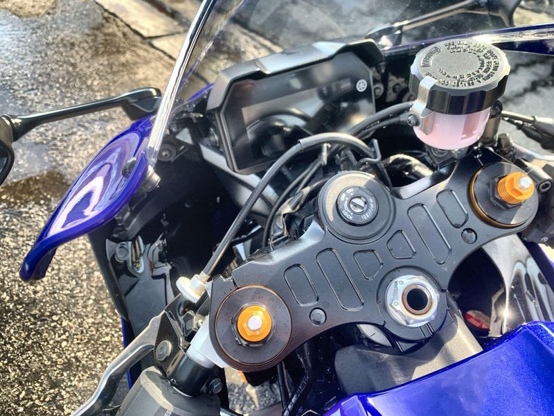 Used 2025 Yamaha YZF-R7 CA Image 16