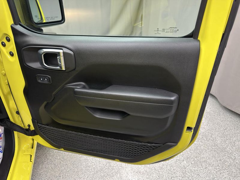 Used 2022 Jeep Wrangler Unlimited Sport AltitudeImage 16