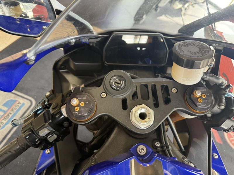 Used 2018 Yamaha YZF-R1 Image 4
