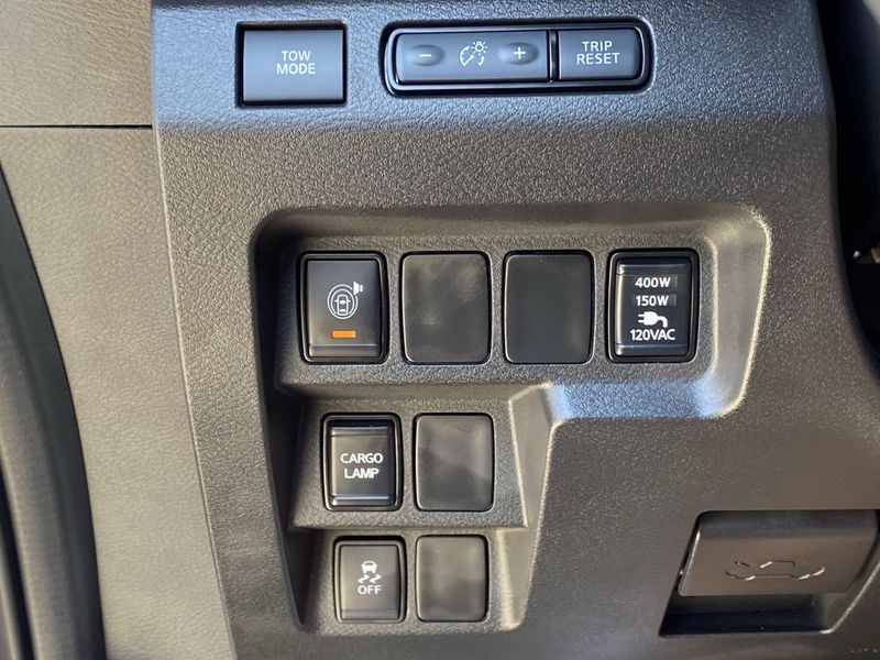 Used 2025 Nissan Frontier SVImage 23