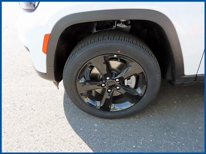 2023 Jeep Grand Cherokee LaredoImage 4