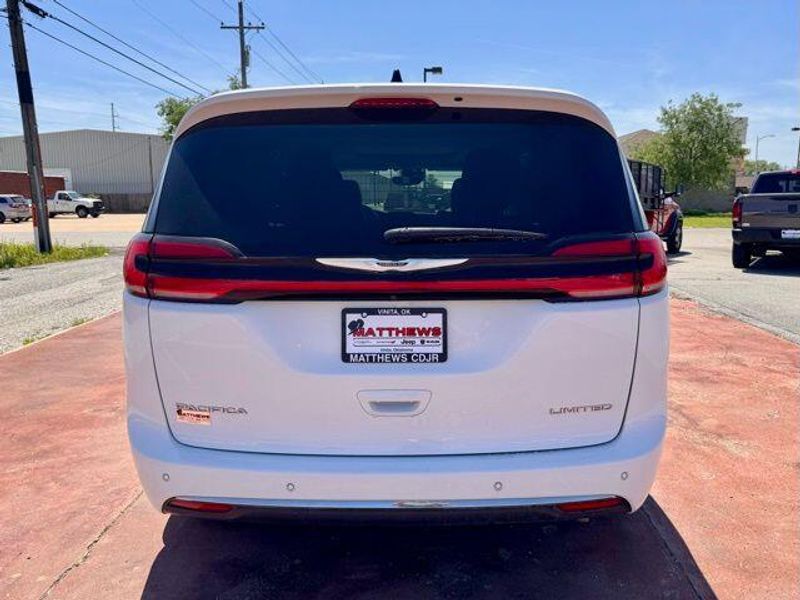 Used 2023 Chrysler Pacifica LimitedImage 6