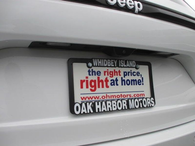 Used 2023 Jeep Grand Cherokee LaredoImage 11