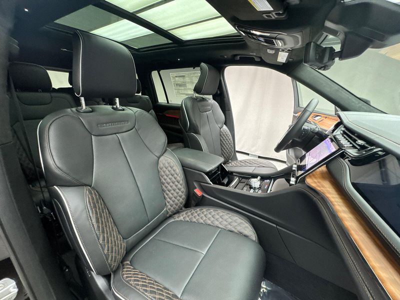 2025 Jeep Grand Cherokee L Summit Reserve 4x4Image 26