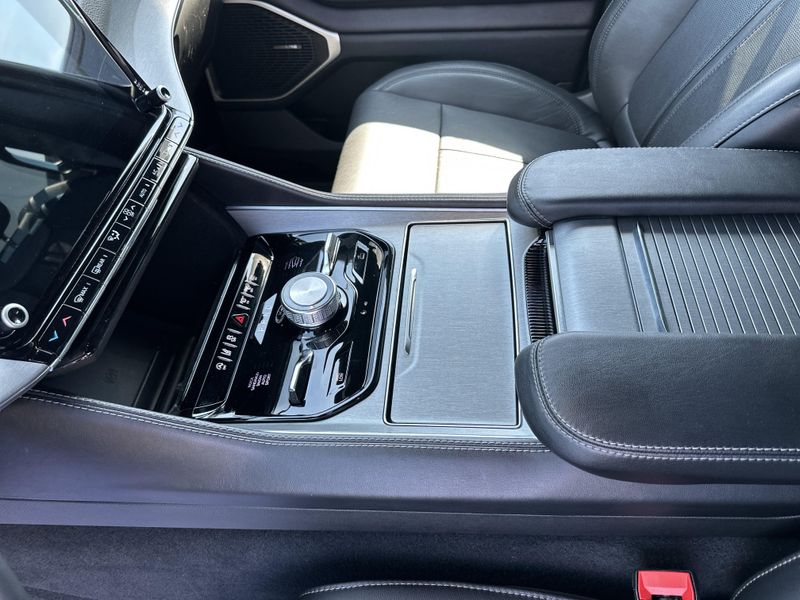 2023 Jeep Wagoneer Series CarbideImage 26