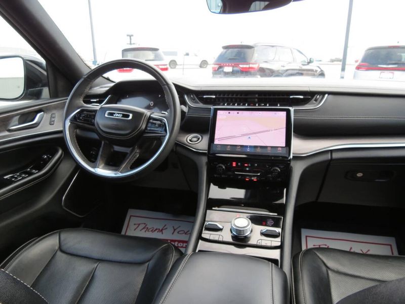 Used 2024 Jeep Grand Cherokee L Overland 4x4 4dr SUVImage 14