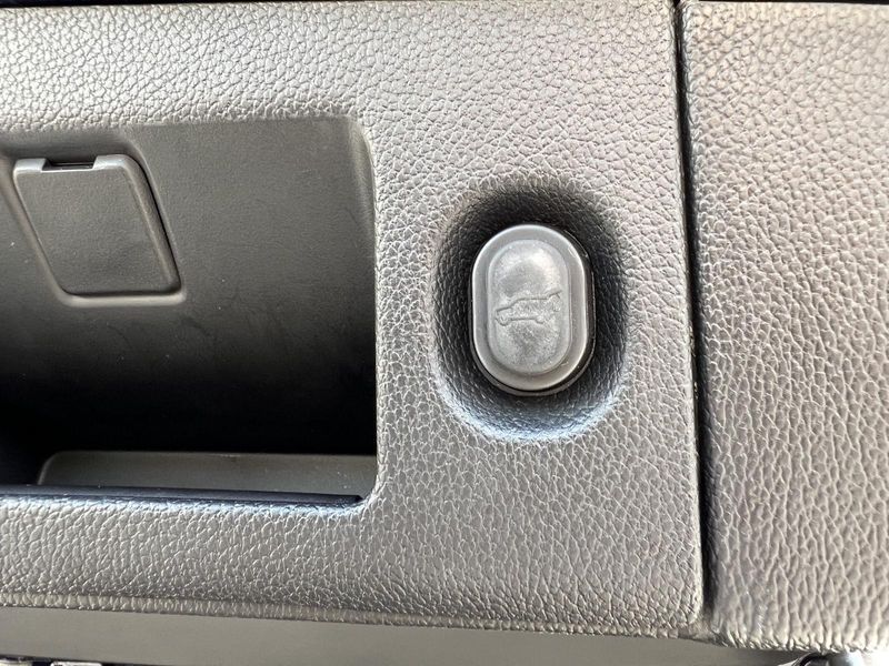 2020 Gmc Yukon SLT photo 48