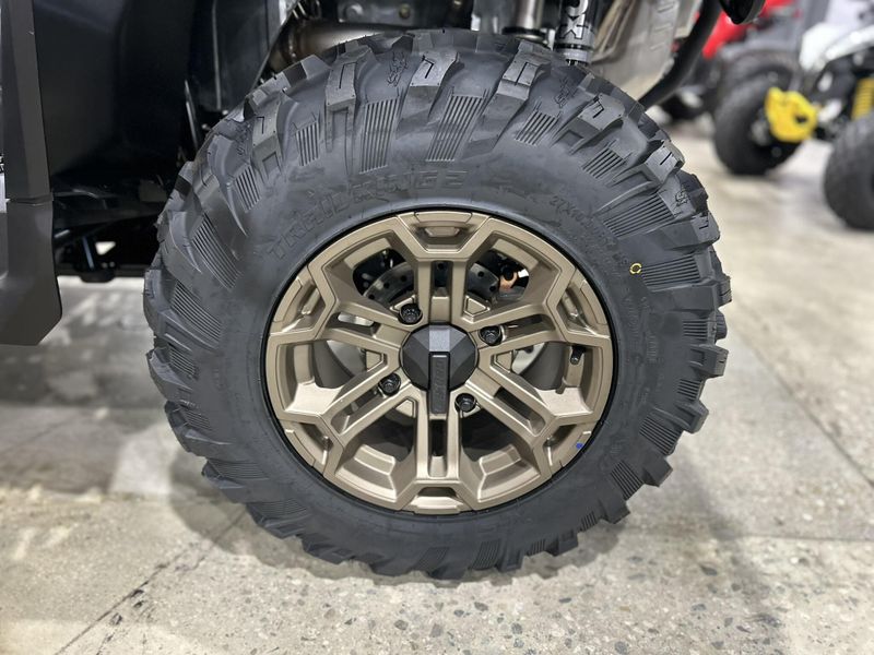 New 2025 Can-Am OUTLANDER MAX LIMITED 1000R Image 16