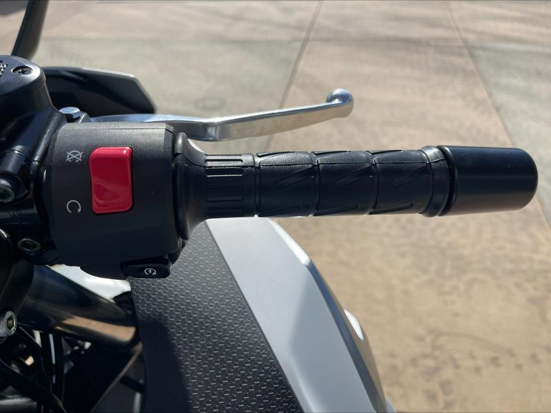 2025 Kawasaki NINJA 500 ABS Image 2