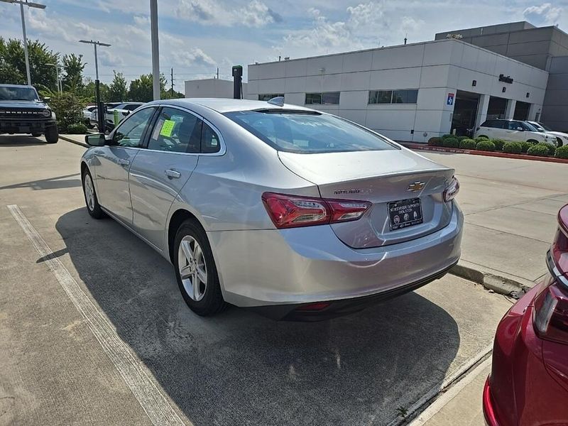 2022 Chevrolet Malibu 1LT photo 3