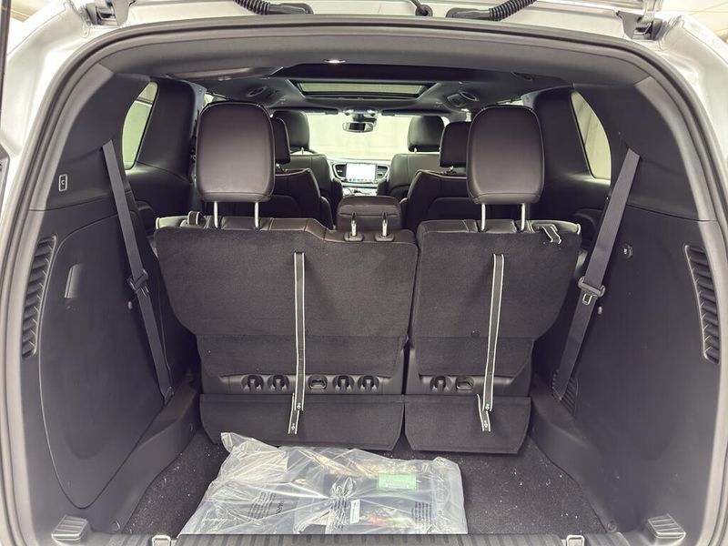 New 2026 Chrysler Pacifica Limited AwdImage 12