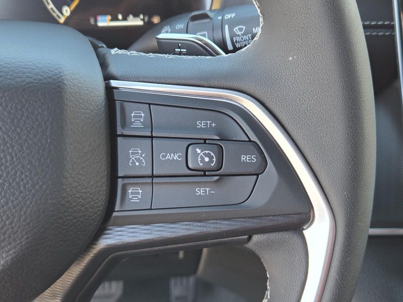 Used 2025 Jeep Grand Cherokee Laredo X 4x2