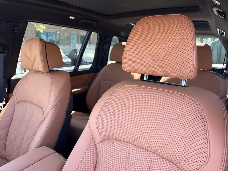 New 2027 BMW X7 xDrive40iImage 19