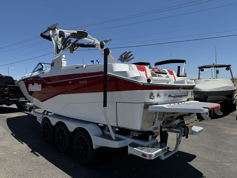 2025 MALIBU WAKESETTER M42 WHITE Image 8