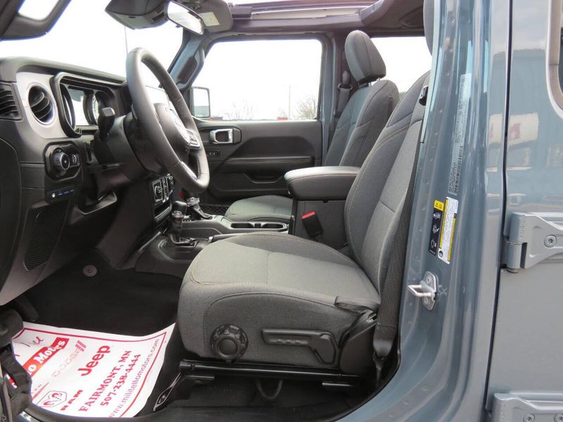 Used 2025 Jeep Wrangler 4xE Sahara 4x4 4dr SUVImage 17