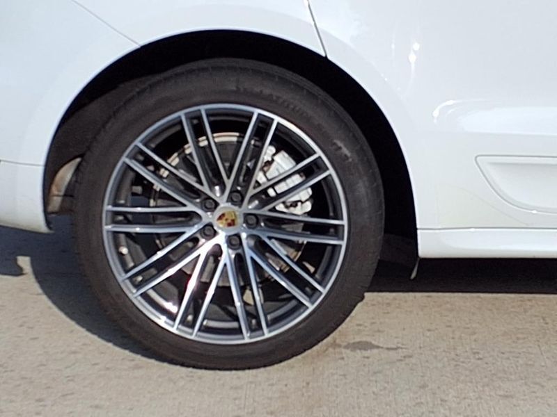 2021 Porsche Macan TurboImage 16