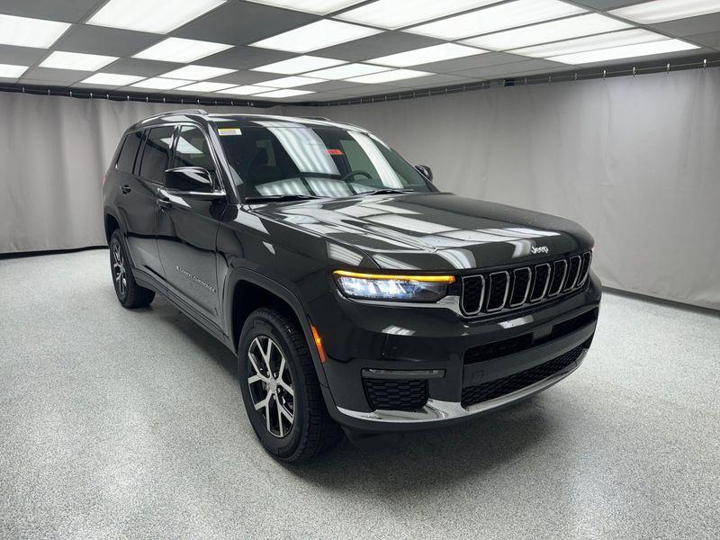 2024 Jeep Grand Cherokee L Limited 4x4Image 5