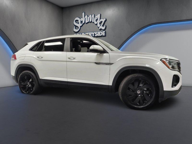 Used 2026 Volkswagen Atlas Cross Sport SE AWD w/Technology & SunroofImage 4