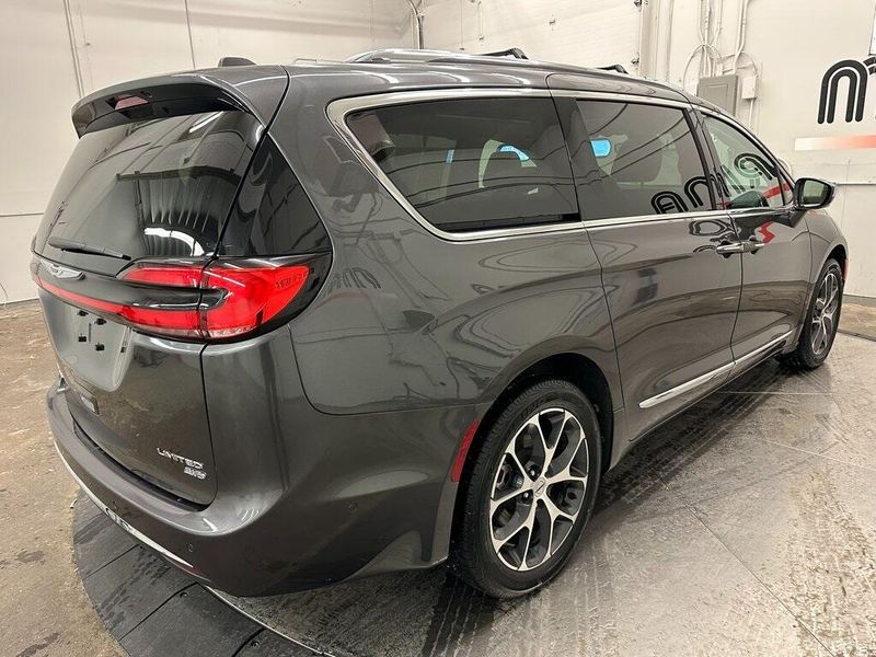 2021 Chrysler Pacifica LimitedImage 16