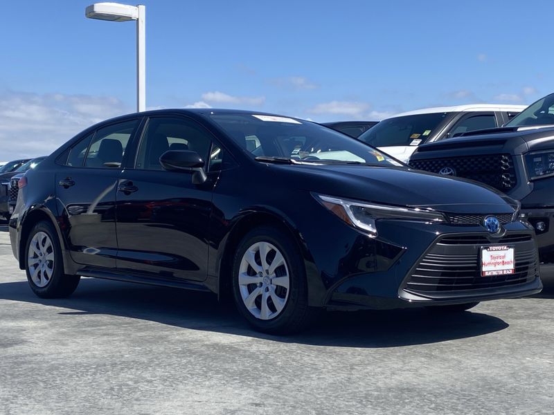 Used 2025 Toyota Corolla LEImage 2