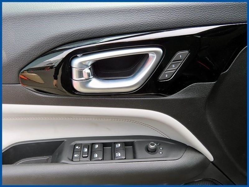 2023 Jeep Compass LimitedImage 12
