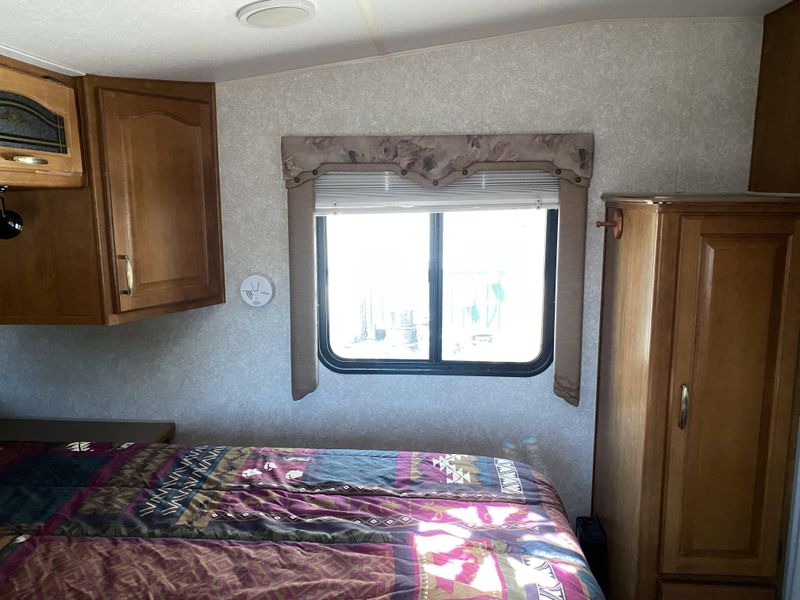 2004 FLEETWOOD PROWLER REGAL AX6 Image 28